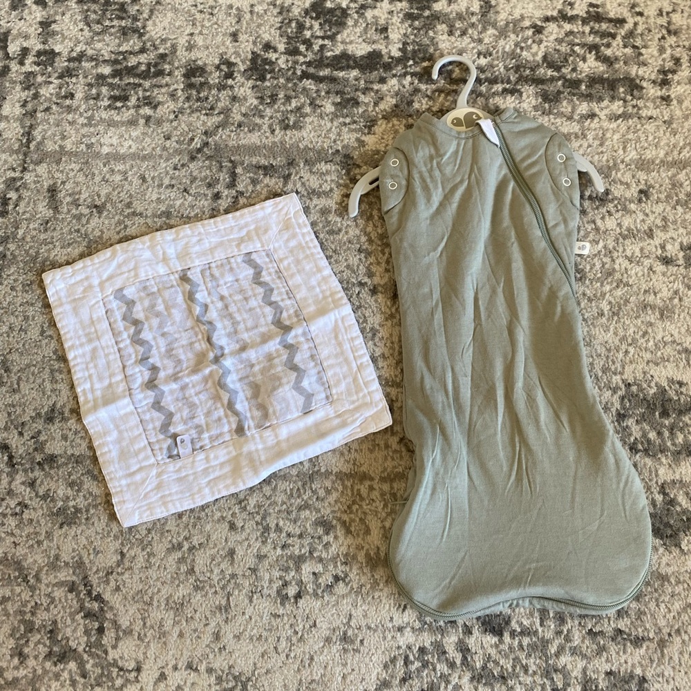 SOLD - New Perlimpinpin Bamboo sleepsack (NB/0-3M) + bonus Perlimpinpin cloth